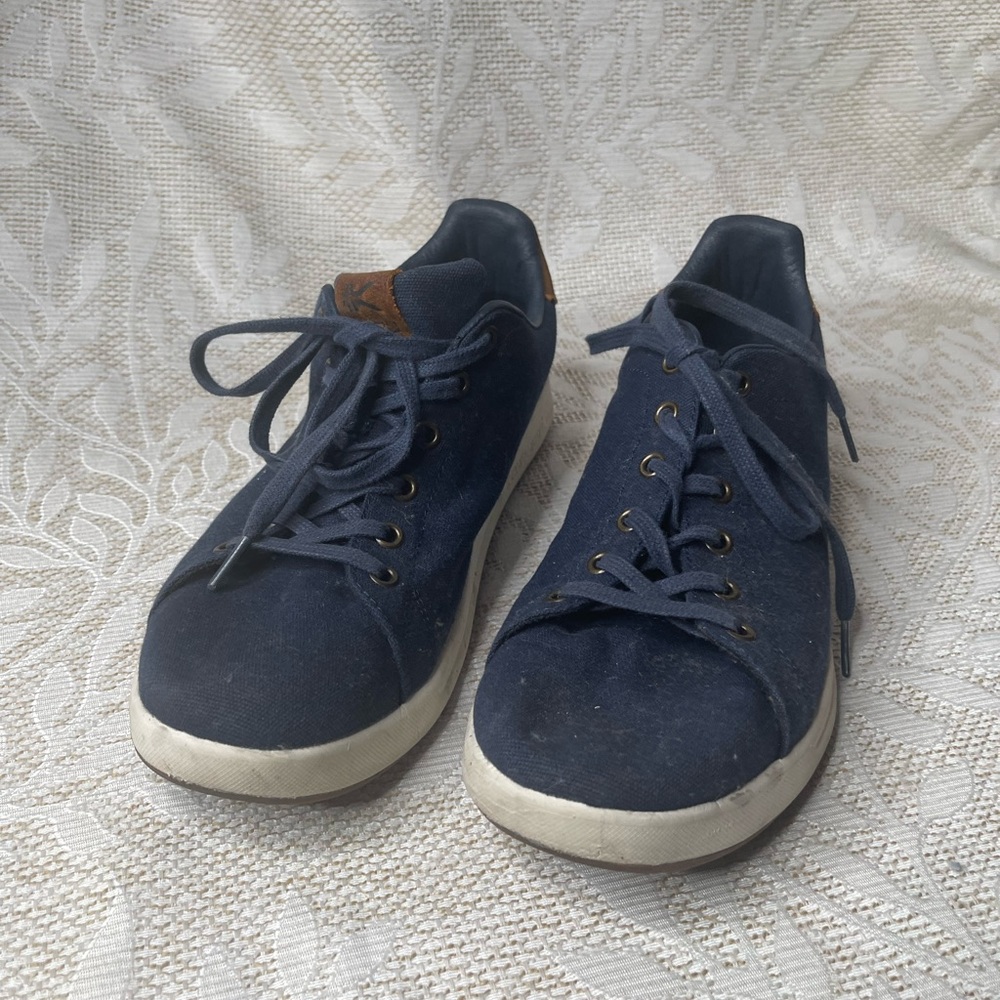 KURU Women’s  Navy Canvas Sneakers